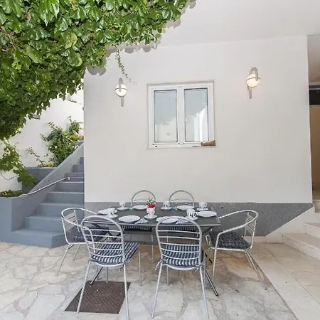 House Fjaka Stanici