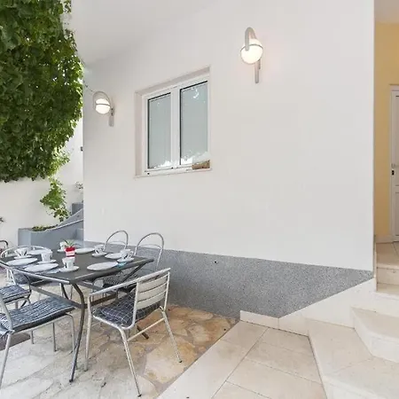 House Fjaka